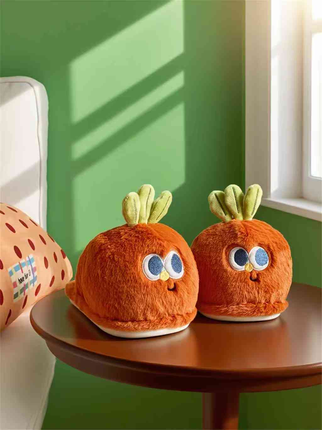 🥕 Kawaii Carrot Plush Slippers - Cute Cartoon Indoor Shoes for Women & Men
